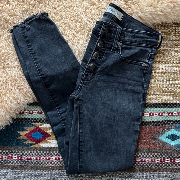 Madewell 9" Mid-Rise Skinny Jeans in Berkeley Black: Button-Through Edition - Picture 9 of 9